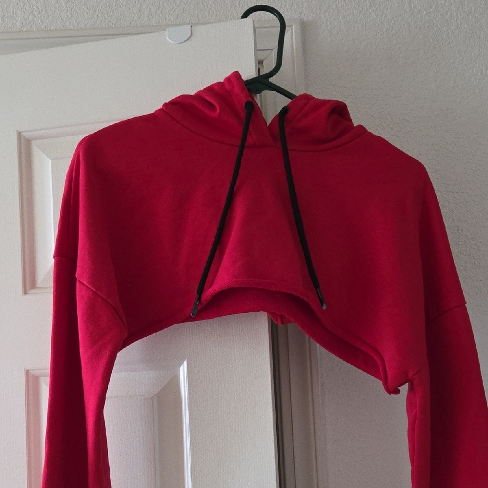 EMMA & SAM CROPPED HOODIE